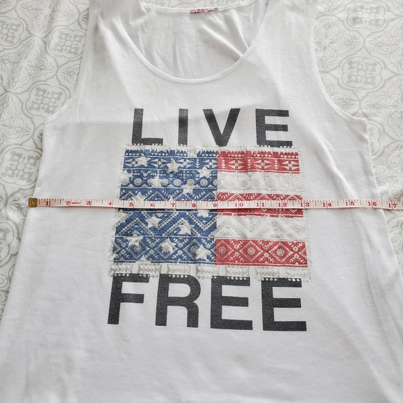 White top " LIVE FREE" - Picture 6 of 6